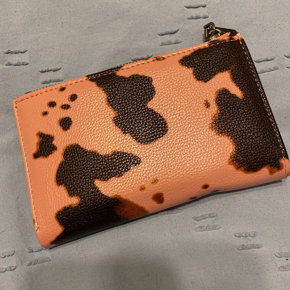 NWOT Wrangler Pink Cowprint Wallet - Picture 2 of 4